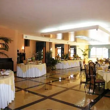 מלון Tre Torri Villaggio Mosè